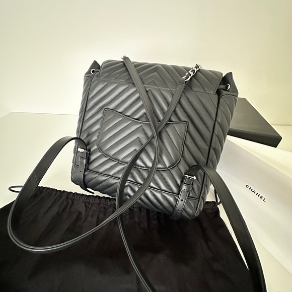 Chanel Black Chevron Quilted Lambskin Leather Large Urban Spirit Backpack - Picture 6 of 15